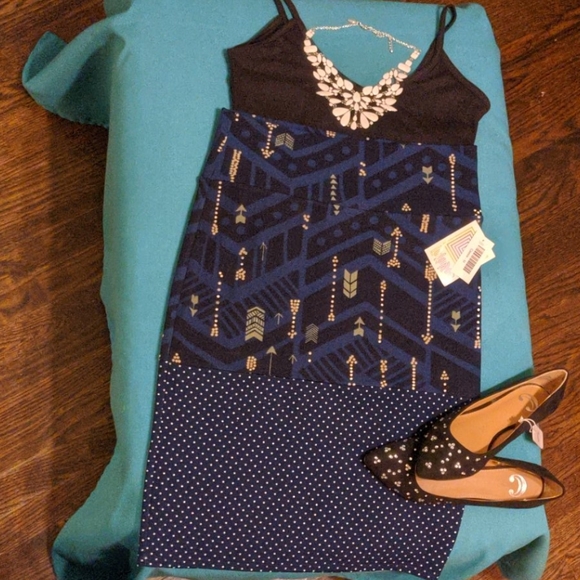 4/$20* NWT M LuLaRoe Cassie Pencil Skirt